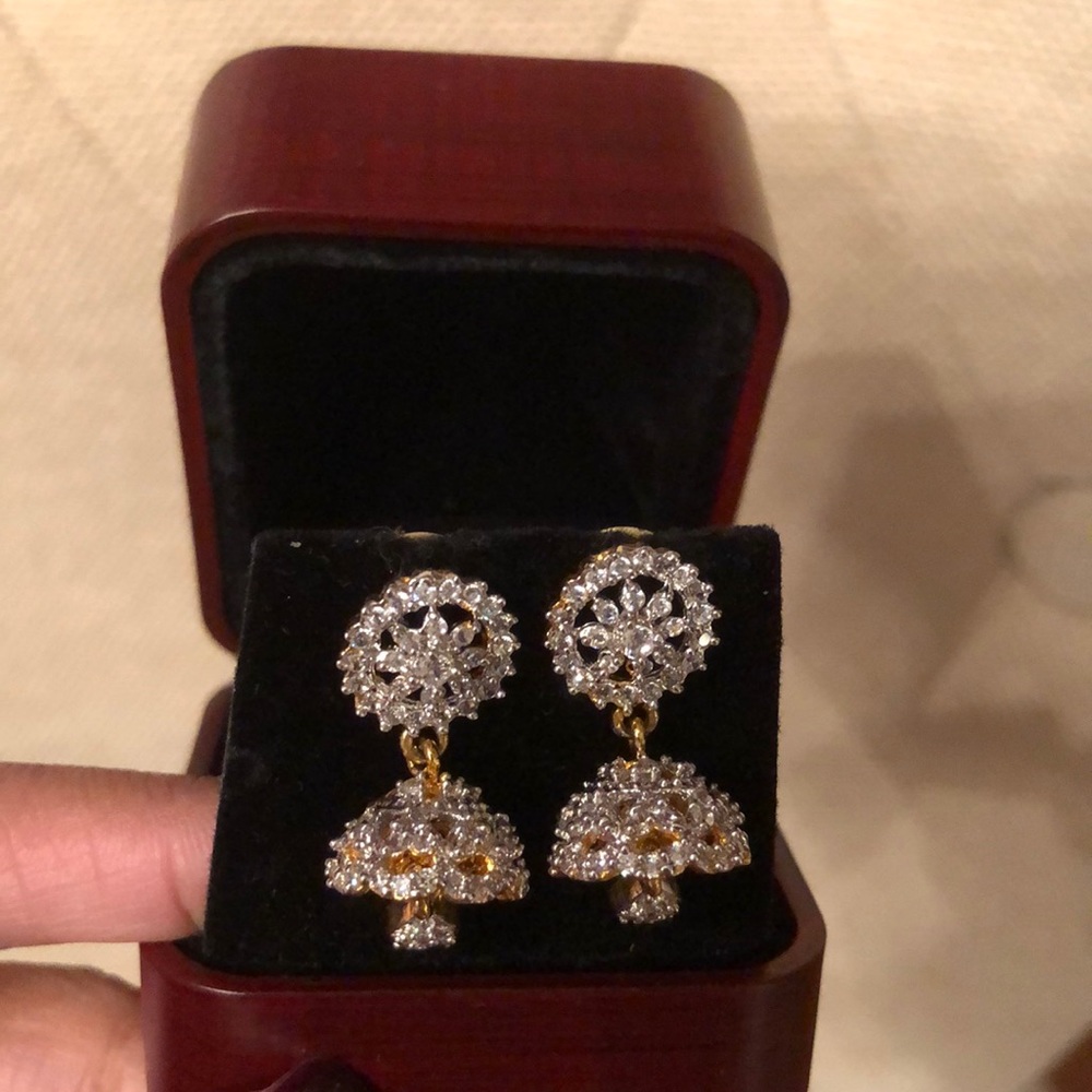 NWOT gold plated cubic zirconia like stone earring